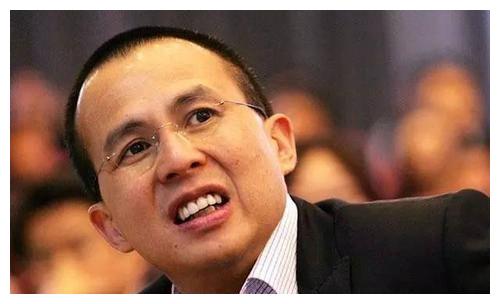 有时,洪立明在李家当保镖也有好处,李泽楷将电讯盈科的股票分给了他一