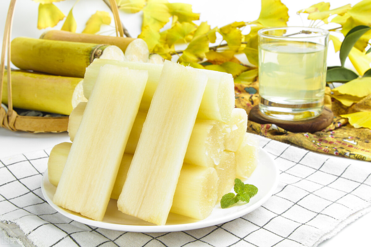 冬天温度低,如果室温在10度左右,将削皮的甘蔗段放在密封的保鲜袋里