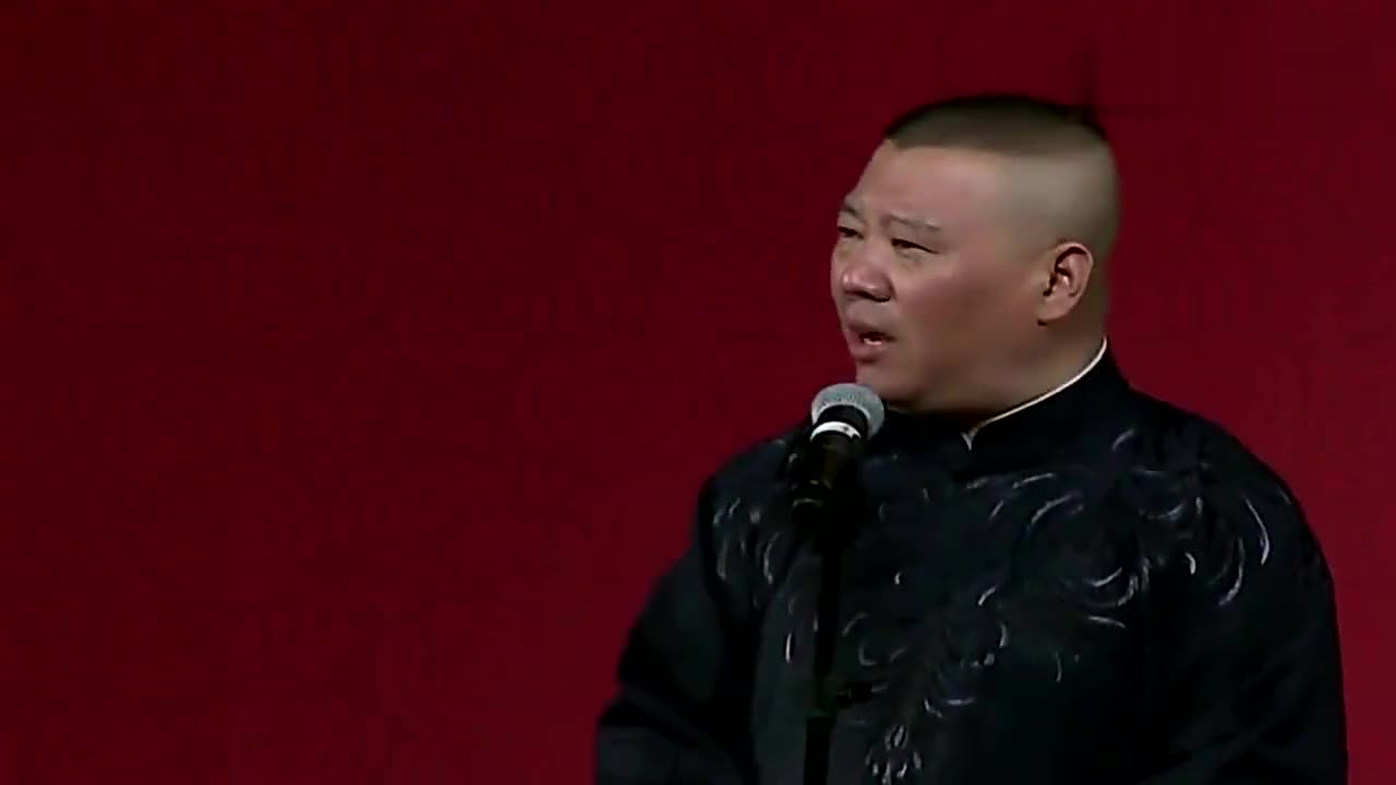 郭德纲表演电台学唱戏,于谦捂胸:您这戏我快听出神经病来了!