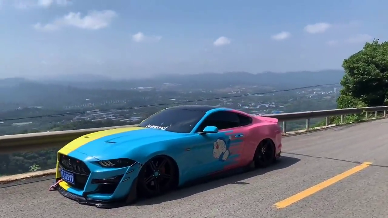 老板这辆拼色野马,完全满足了女朋友的少女心,太好看了!