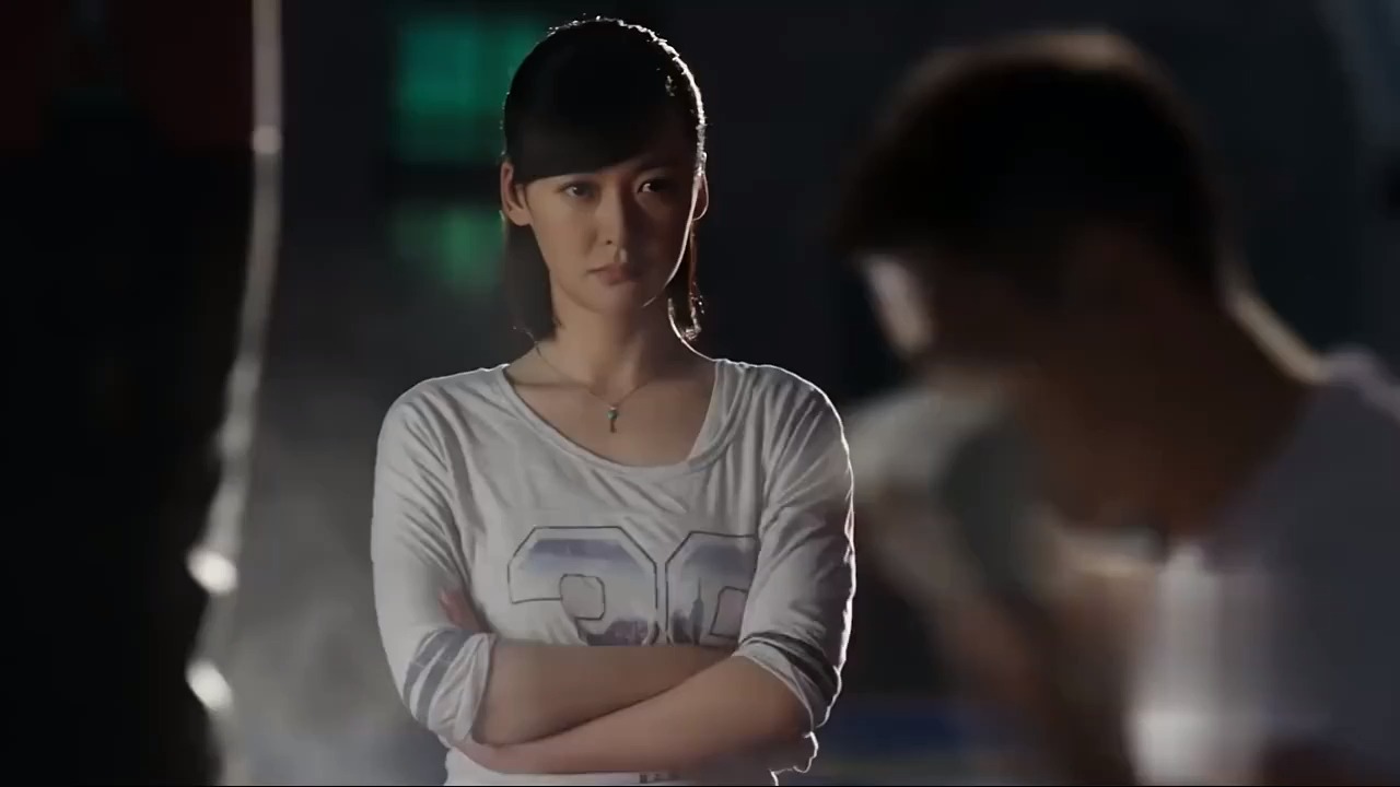 特种兵之霹雳火:女子太强悍,男子经过严格的训练,终于打赢她