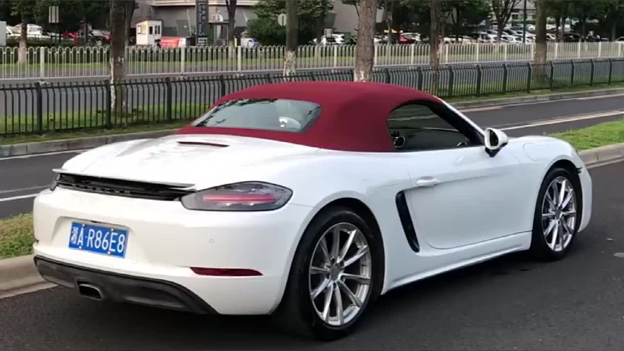 远程控制保时捷敞篷,再也不怕下雨啦