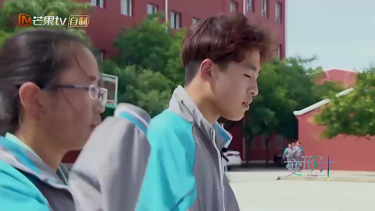 变形计:凌晨五点崔晋于海起来上学,这辈子都没这么早起来上过学