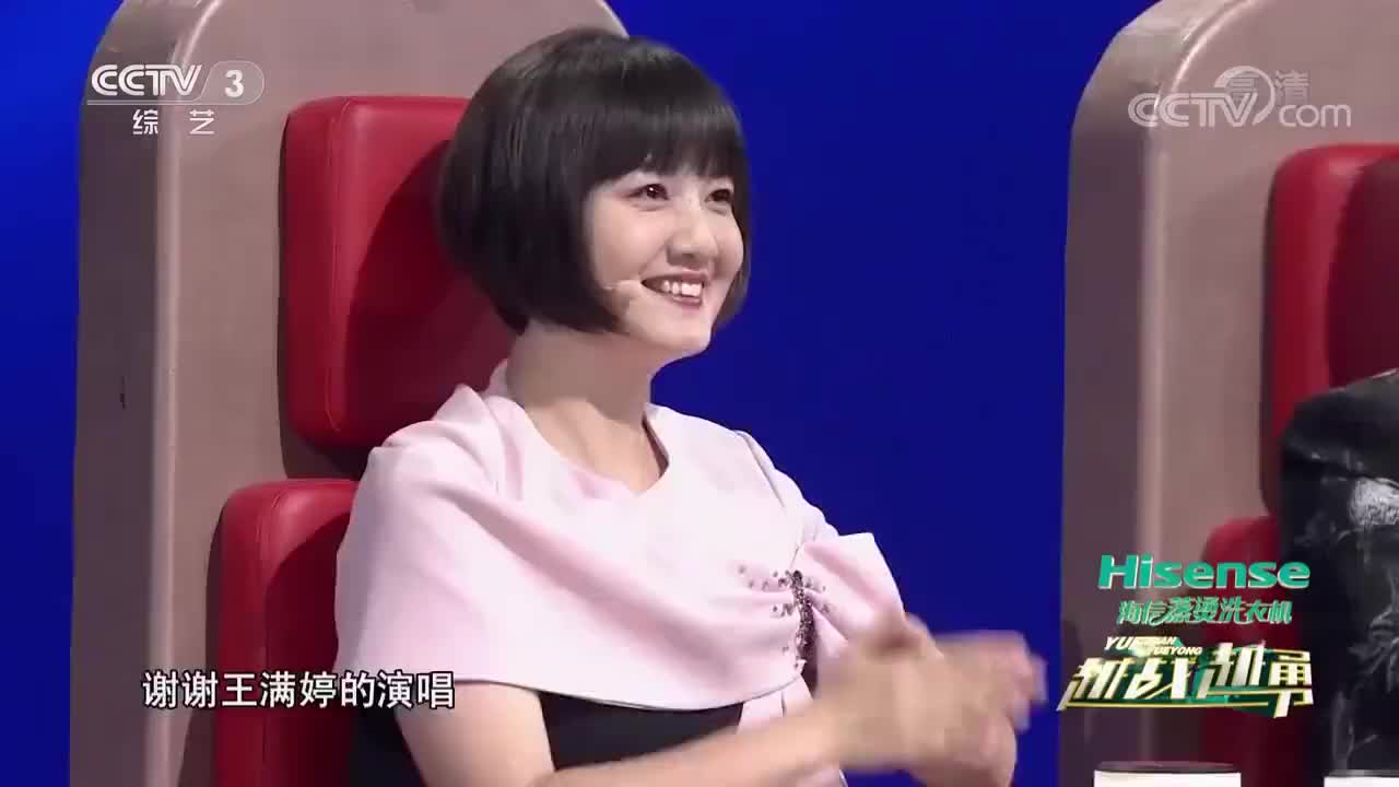 65岁阿姨舞台一心五用,边转呼啦圈边跳绳,评委:太牛越战越勇