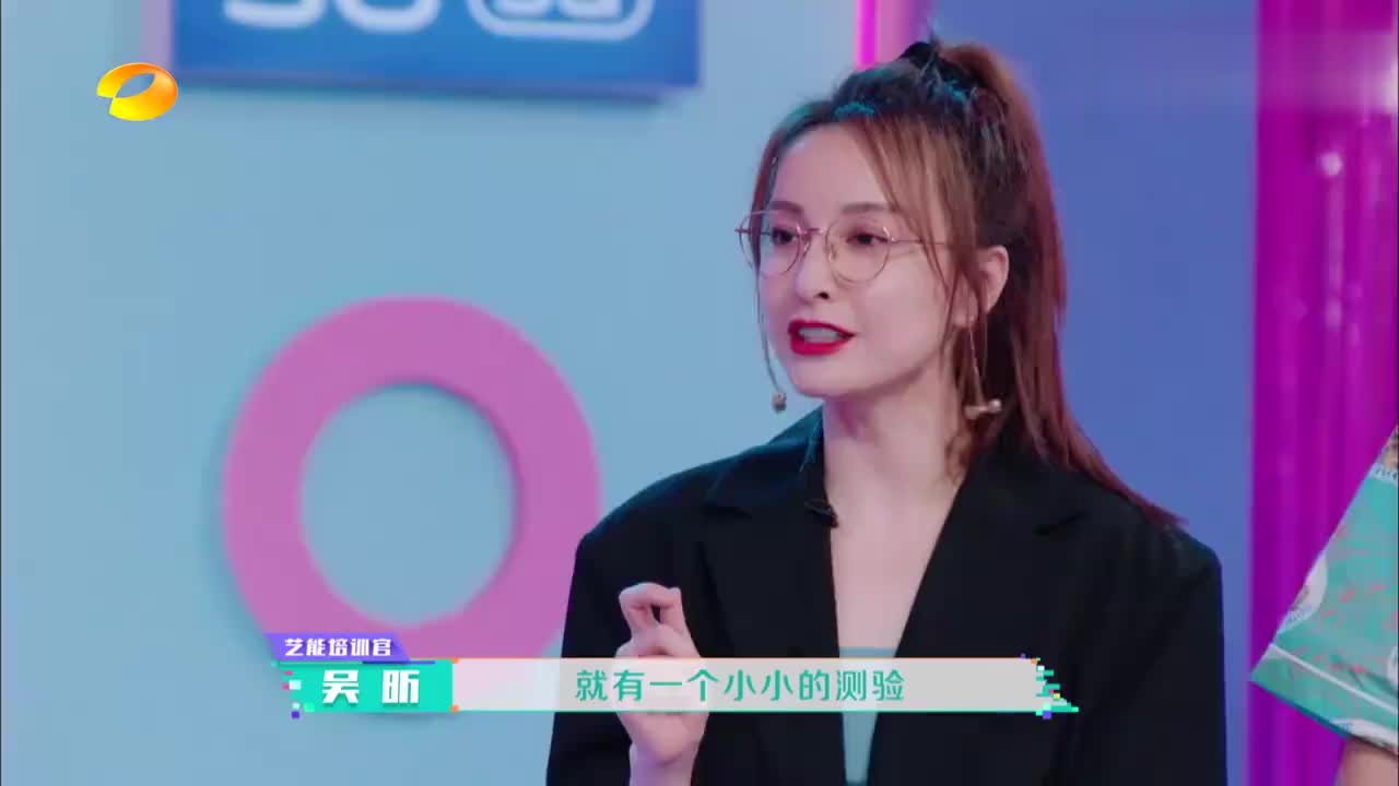 吴昕周艺轩比惨,周艺轩:王一博李汶翰都火了,吴昕:那你比我惨