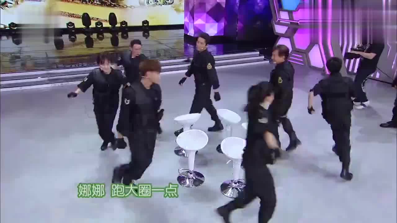 为您推荐: 摇啊笑啊桥:一位小姐姐大战7只小绵羊姐姐,场面瞬间摇摇欲