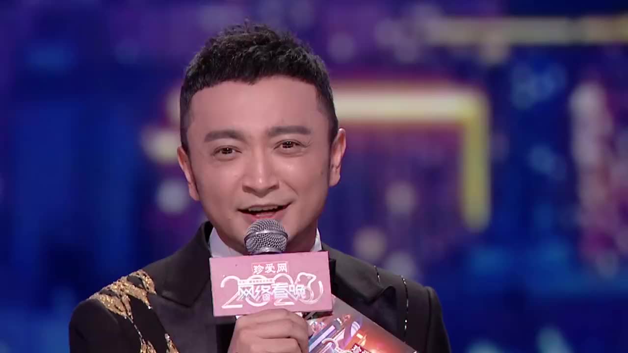 看看央视主持杨帆,再看看他的父亲,怪不得他能成为央视名嘴!