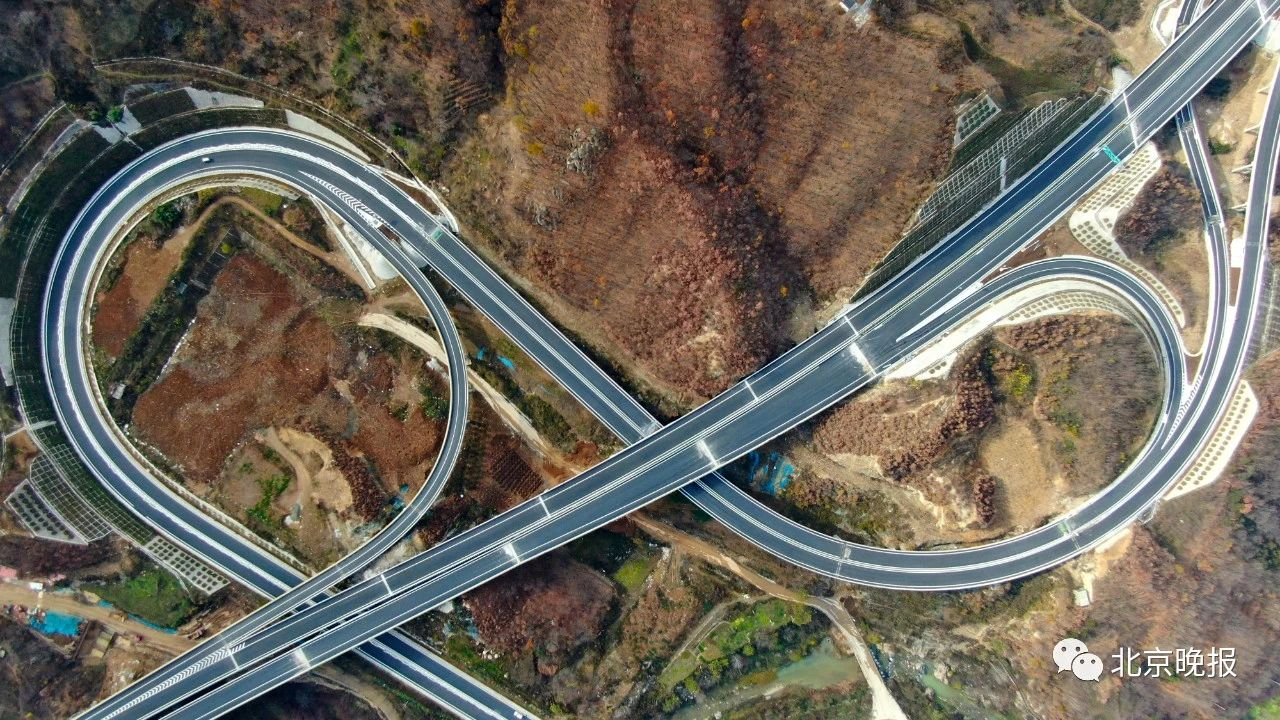 西太路北起房山区十大路,南与首都地区环线(张涿高速)连接,全长约6.