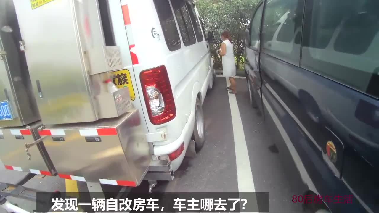 视频：依维柯宝迪定制房车，前门上车没有侧门和副驾驶，车尾改装是亮点