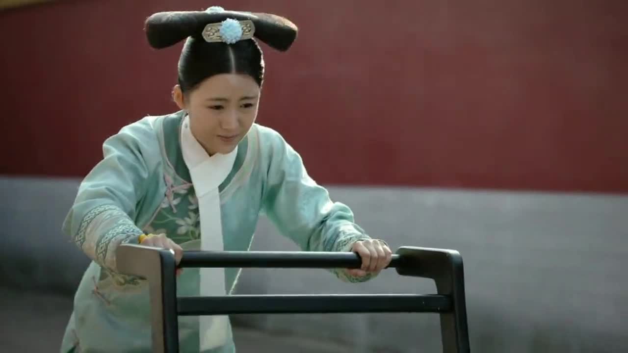 如懿传皇贵妃被陷害,宫里上下严加搜查,艾儿被发现有情况