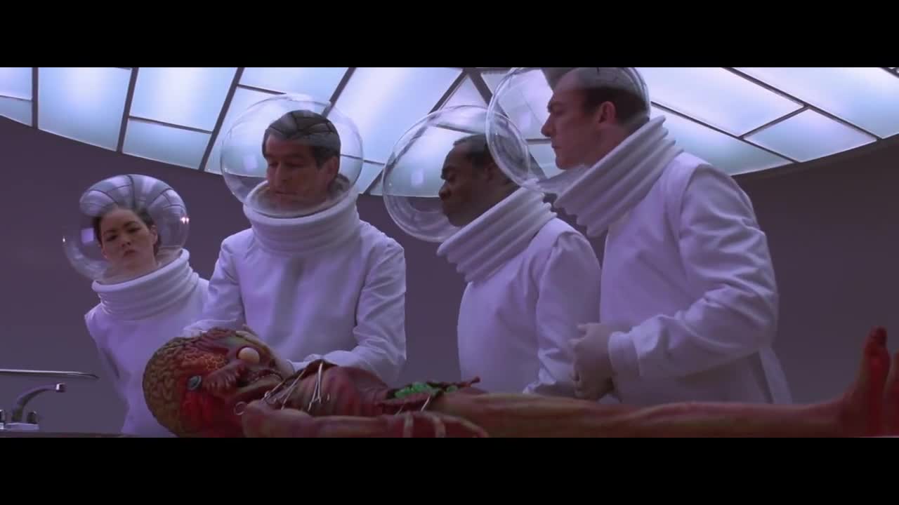 人类在研究外星人的同时,火星人正在拿人类和狗做实验!