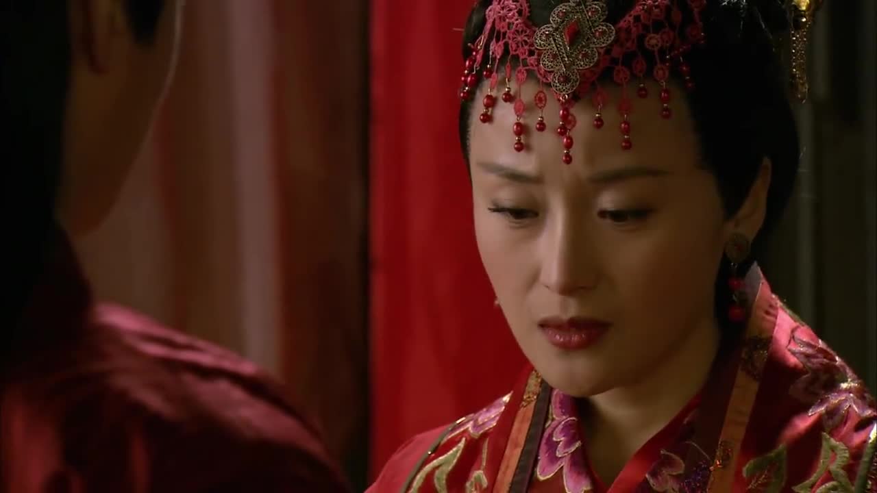 樊梨花大喜之日被误会,一群人都能看出来,薛丁山不信任她!