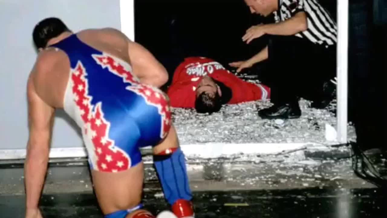 两记德式背摔打晕wwe太子爷 !