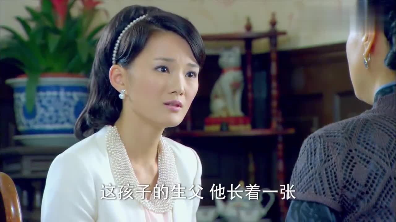泪洒女人花:女子带孩子出去散心,正巧碰到熟人,挺像一家三口