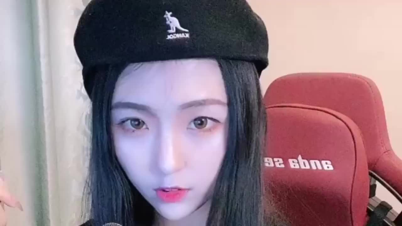 m哥翻唱饿狼传说太好听她倚着我肩呼吸响耳边