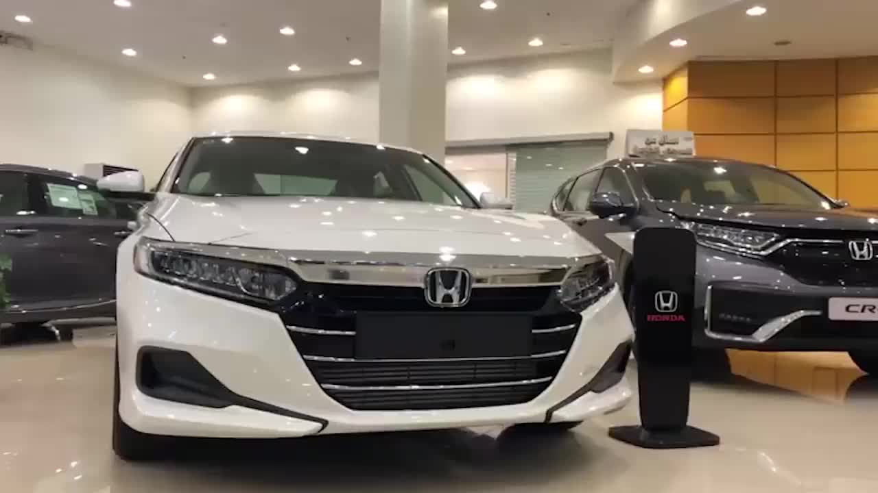 新车到店,实拍2021款本田雅阁,按下钥匙看到配置,感觉值了!