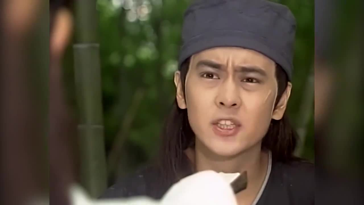 绝代双骄6:小鱼儿对决花无缺,两三招被打趴,幸得铁心兰相助!