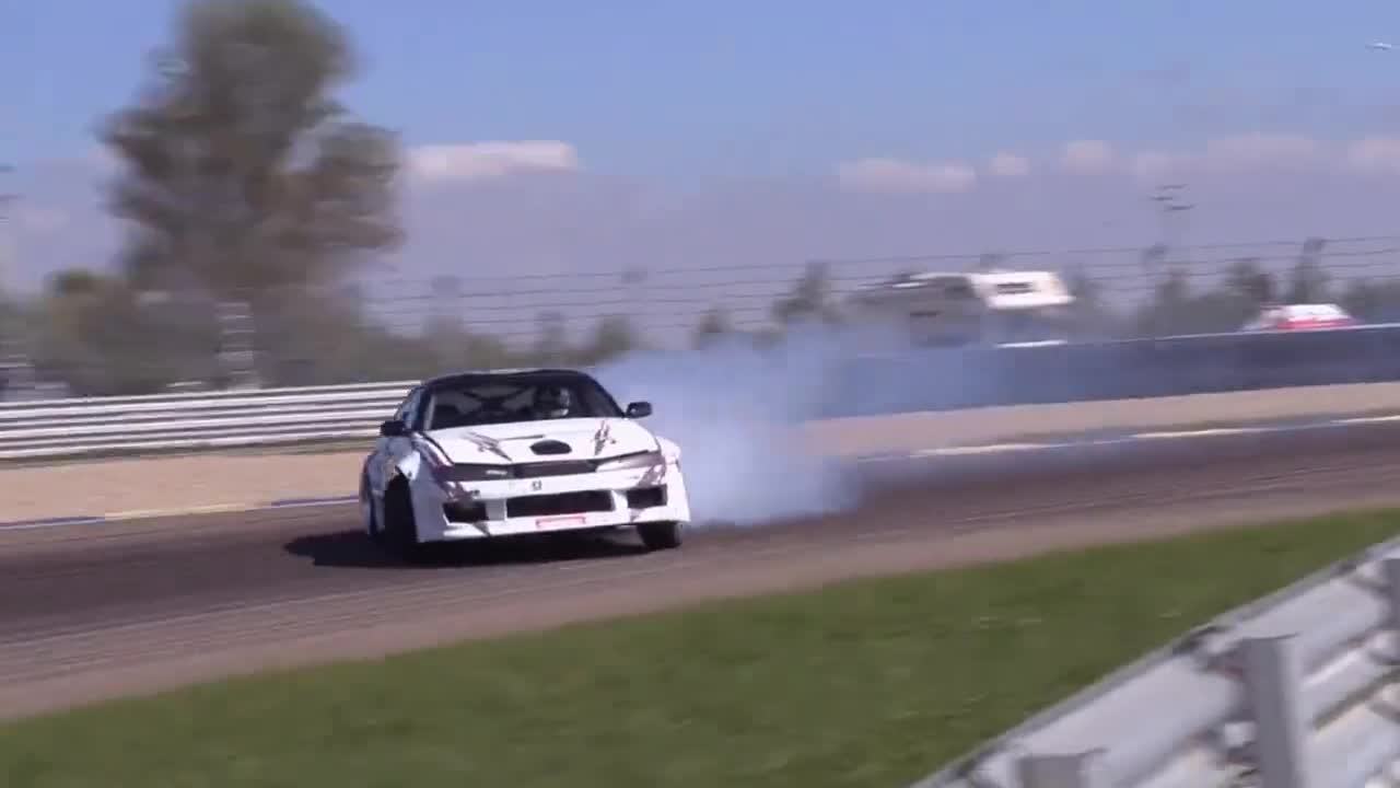 赛道日!浓烟滚滚,各种豪车秀漂移,好帅啊!