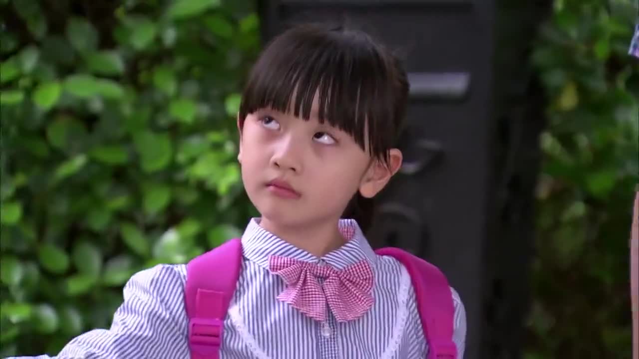 文馨送糖糖上学,一家三口让人羡慕,下一秒文馨仓皇而逃!