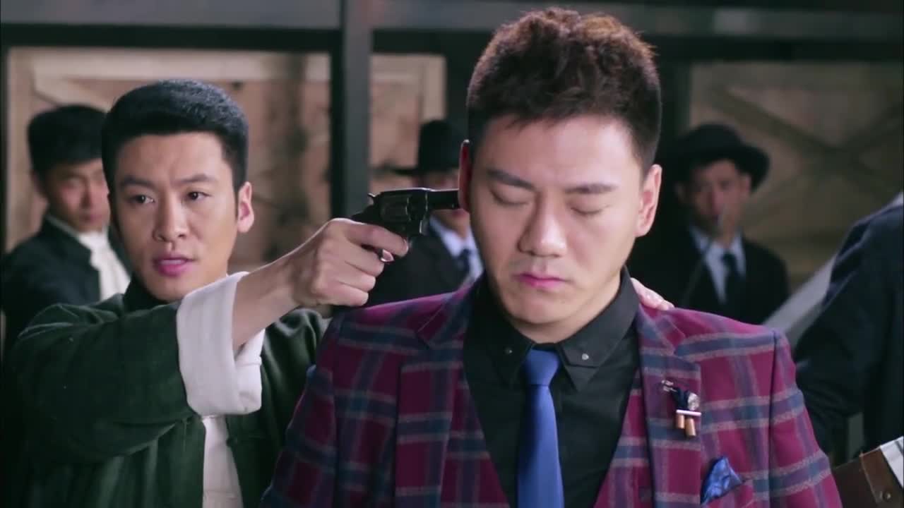 新猛龙过江:新翼拿枪指着绍青,卢三雄害怕!将他们放走!