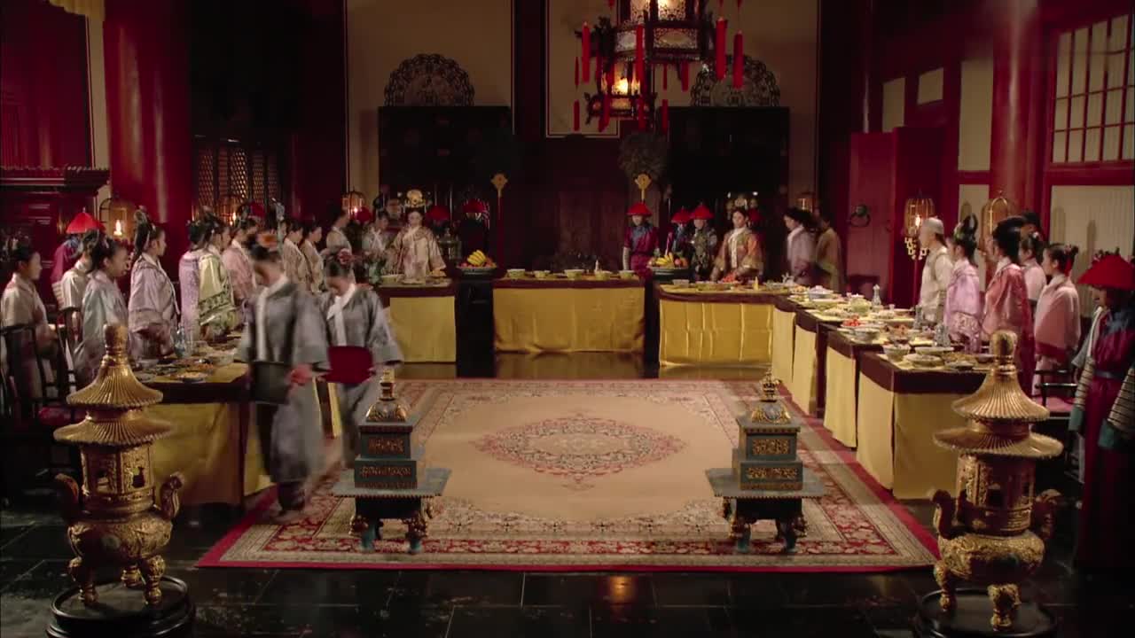 甄嬛传:甄嬛参加宴席,皇上细心照料,好暖啊!