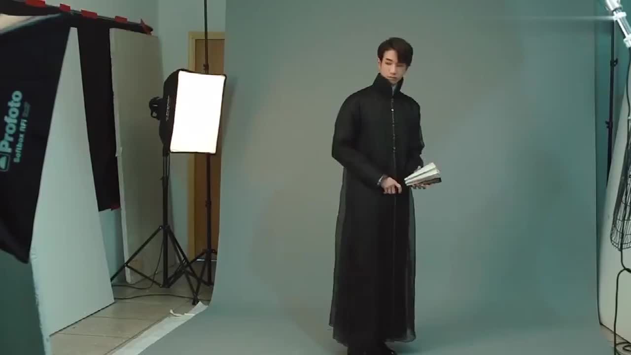 十二谭花絮刘以豪试装造型你觉得哪一种风格好看