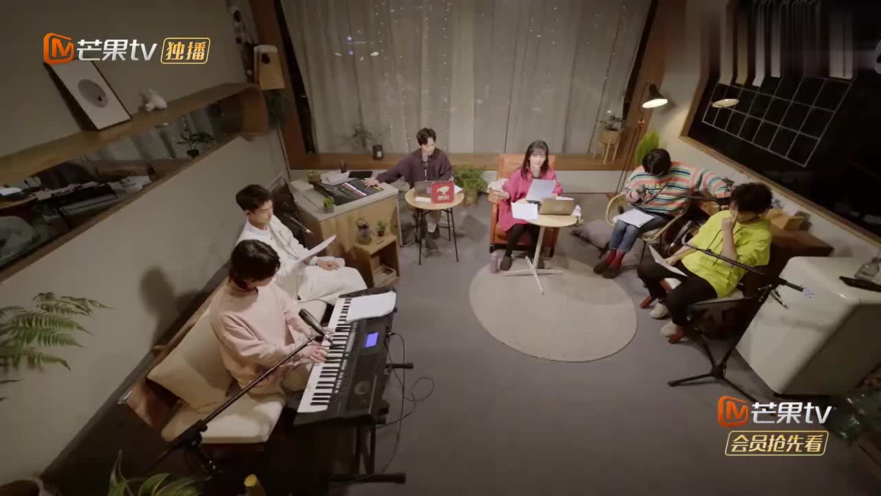 朋友请听好:何炅谢娜,千玺演广播剧,声音好酥啊!太治愈了!