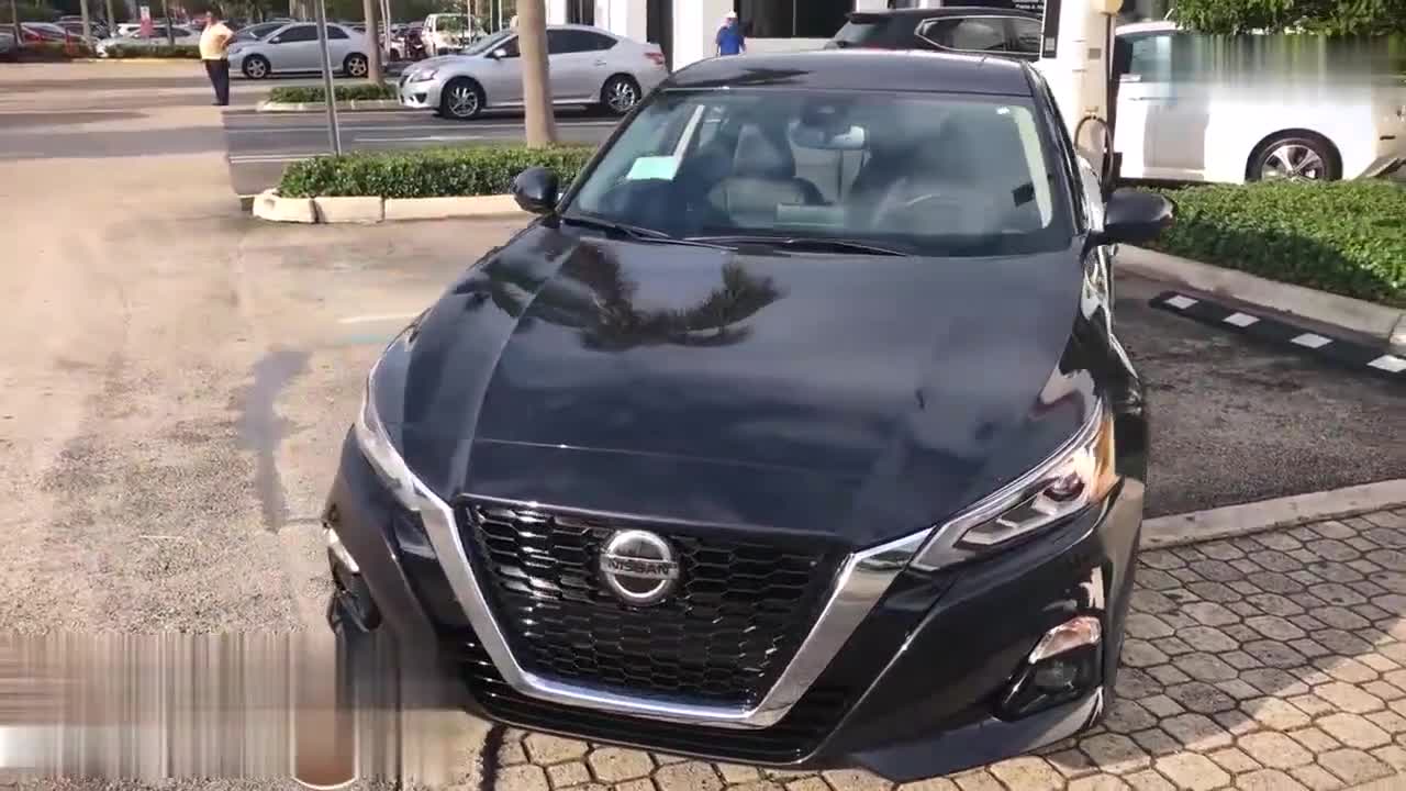 2019款日产天籁外观霸气内饰豪华果断放弃迈腾和雅阁了