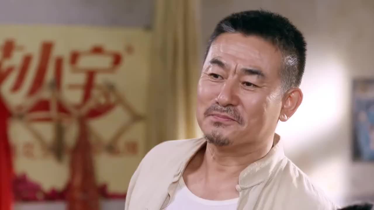 马向阳下乡记刘世荣成天就在超市泡白吃白喝的撵都撵不走