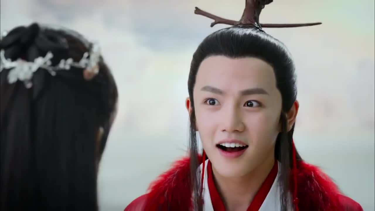 香蜜:月老开玩笑,调侃自己像开尾的穗禾,不料说曹操曹操到
