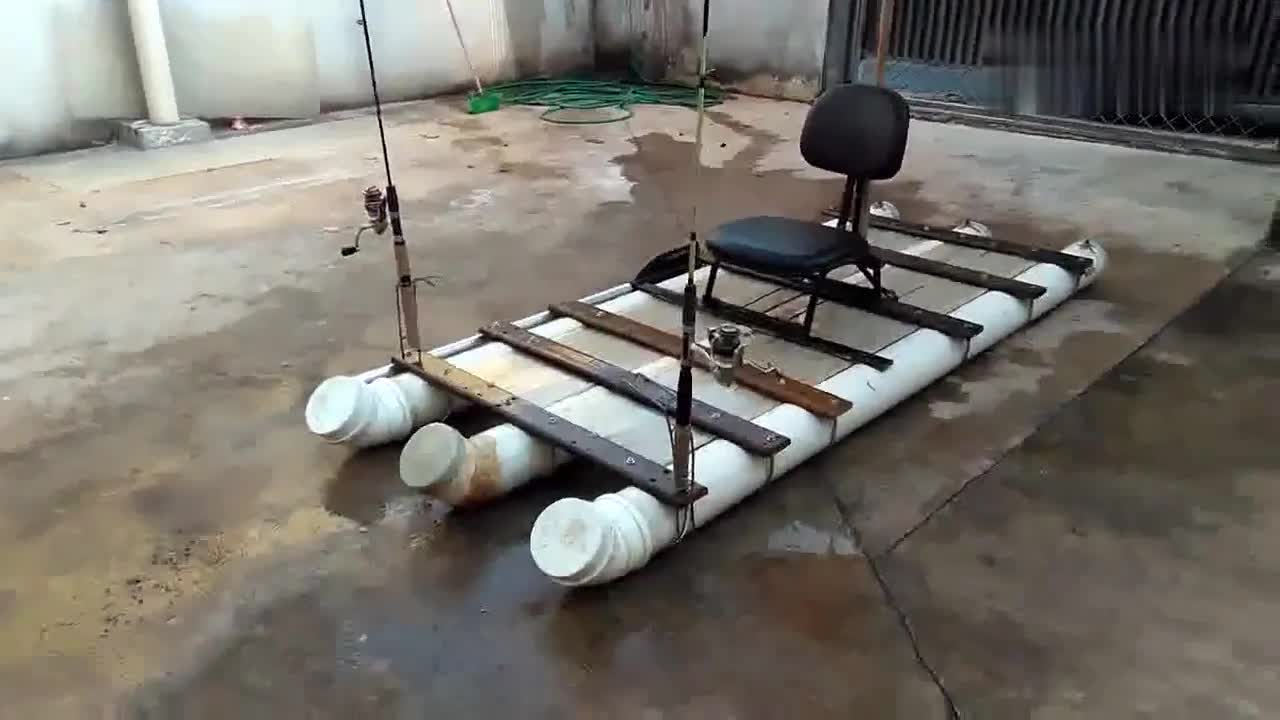 牛逼,牛人用pvc水管自制钓鱼船,这个创意太牛,现已申请专利!