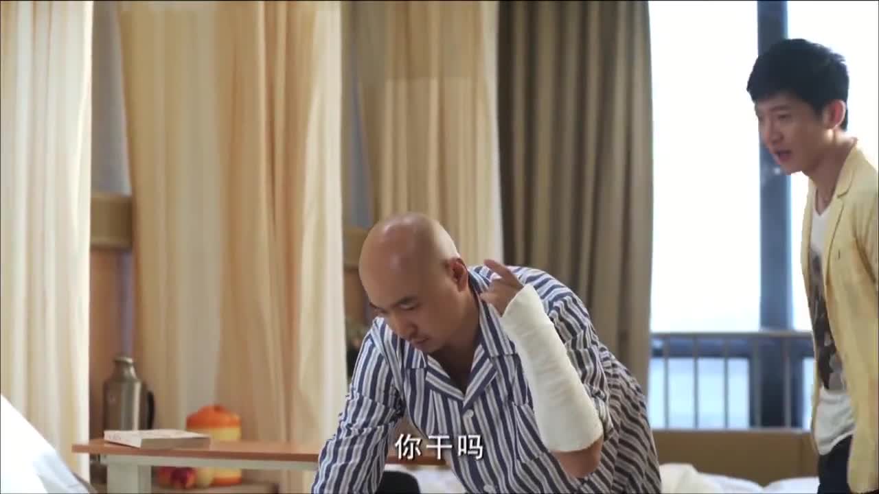 大男当婚医院探视徐峥伟业见护士犯花痴