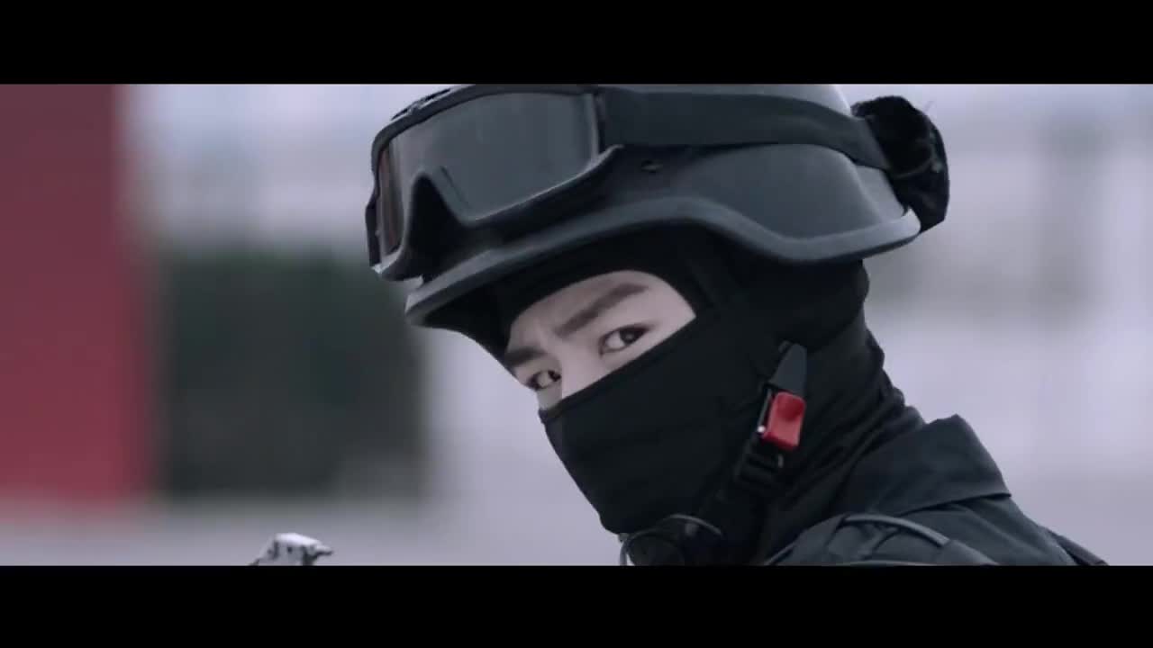 城池营垒邢克垒特警造型白敬亭肩宽腰细实锤了