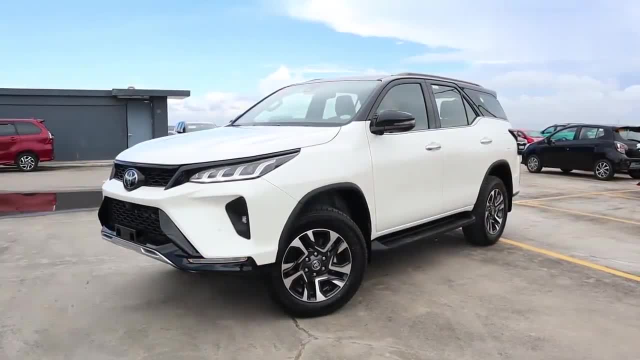 2021款丰田奔跑者展示,这也太好看了,打开后备箱还想啥丰田霸道