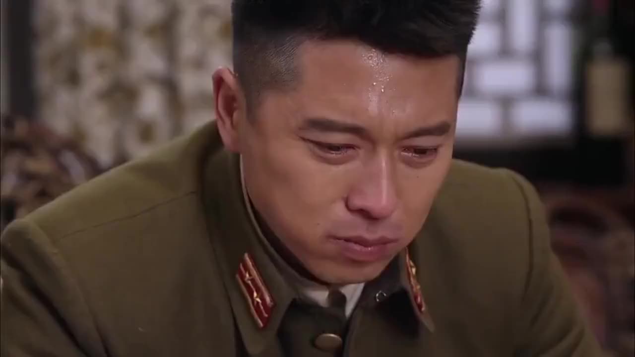 铁在烧赵智怡知晓葛十三的痛苦只能无言地伸出手安慰他