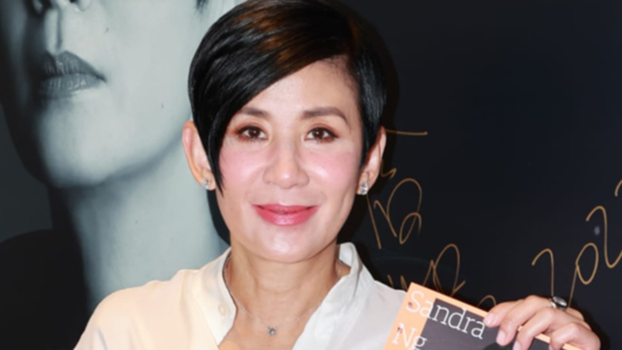 吴君如办展览众星云集吴镇宇妻儿罕露面13岁费曼身材高大壮实