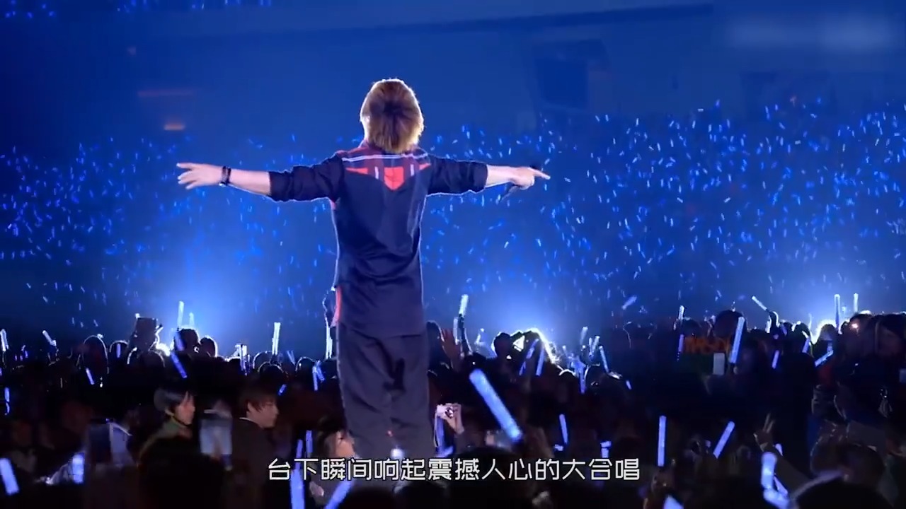歌手只要起个头，台下瞬间大合唱，多少人的青春回来了