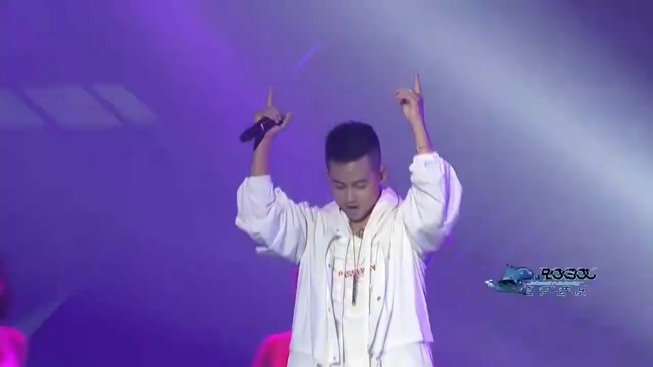 苏醒为致敬梅西专门写首歌，还唱到了领奖舞台上丨全球华语榜中榜