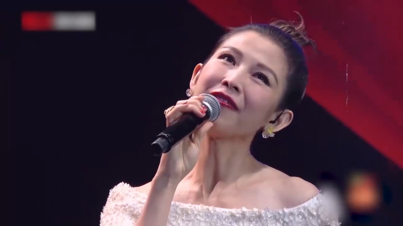 张晋带重庆媳妇蔡少芬回家过年！合唱舞台眼神对视拉丝丨川渝春节