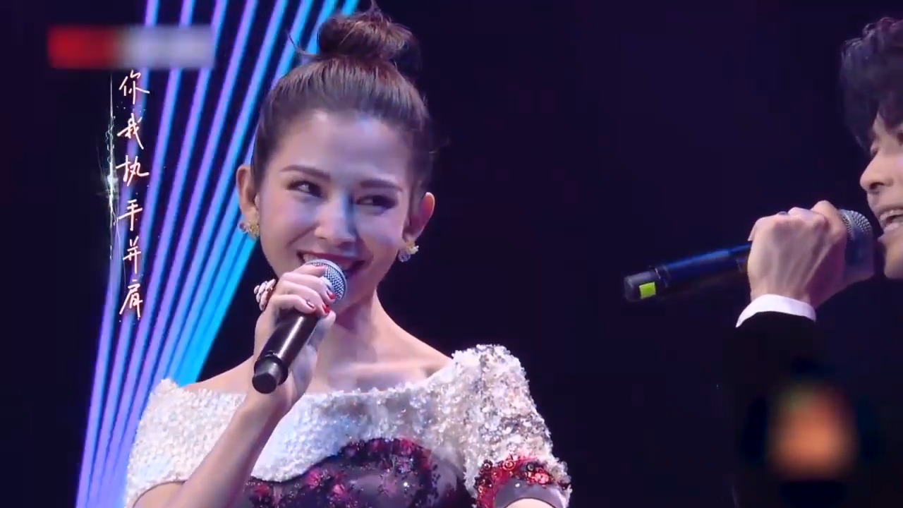 蔡少芬张晋甜蜜合唱，做彼此的光，幸福感持续爆表丨川渝春节