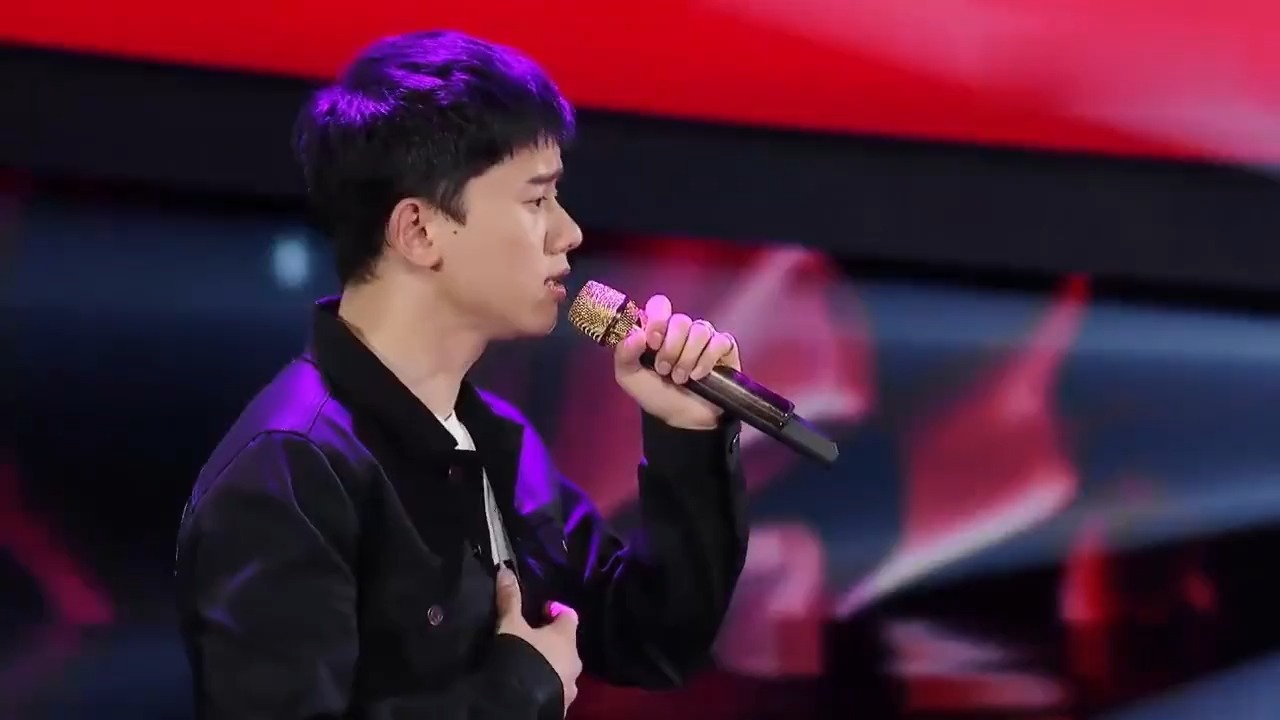 张杰也想不到，张惠妹竟敢与他同唱这首老歌，一开口差距立显