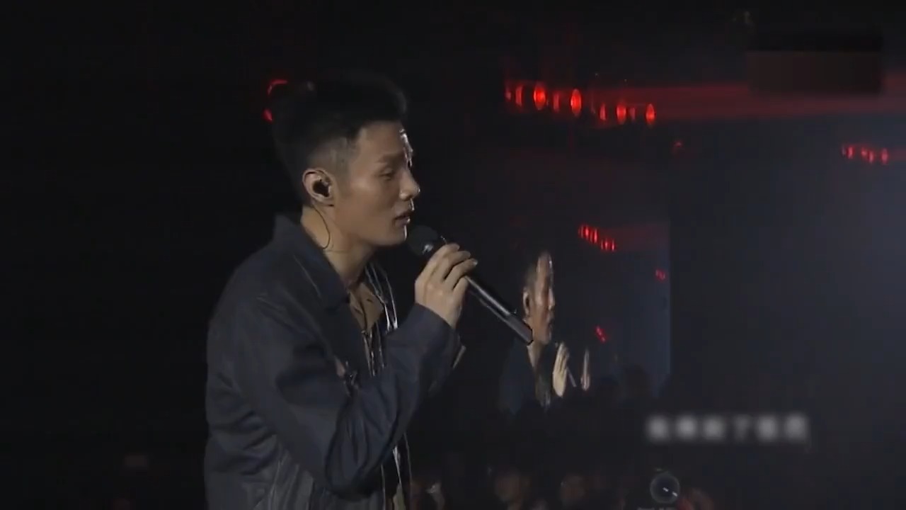 当李荣浩遇上41岁谢霆锋，同唱一首歌差距明显，谁更胜一筹