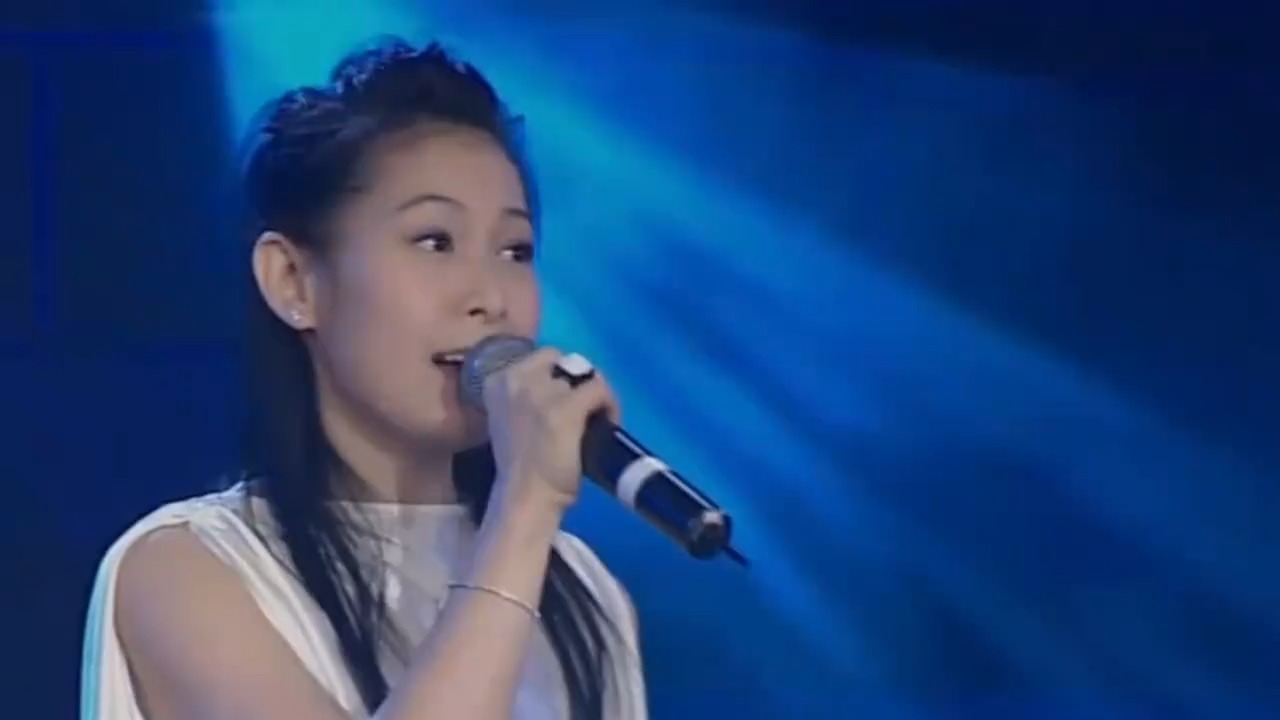 演唱会上响起《后来》，刘若英开口就泪奔，引全场几万歌迷大合唱