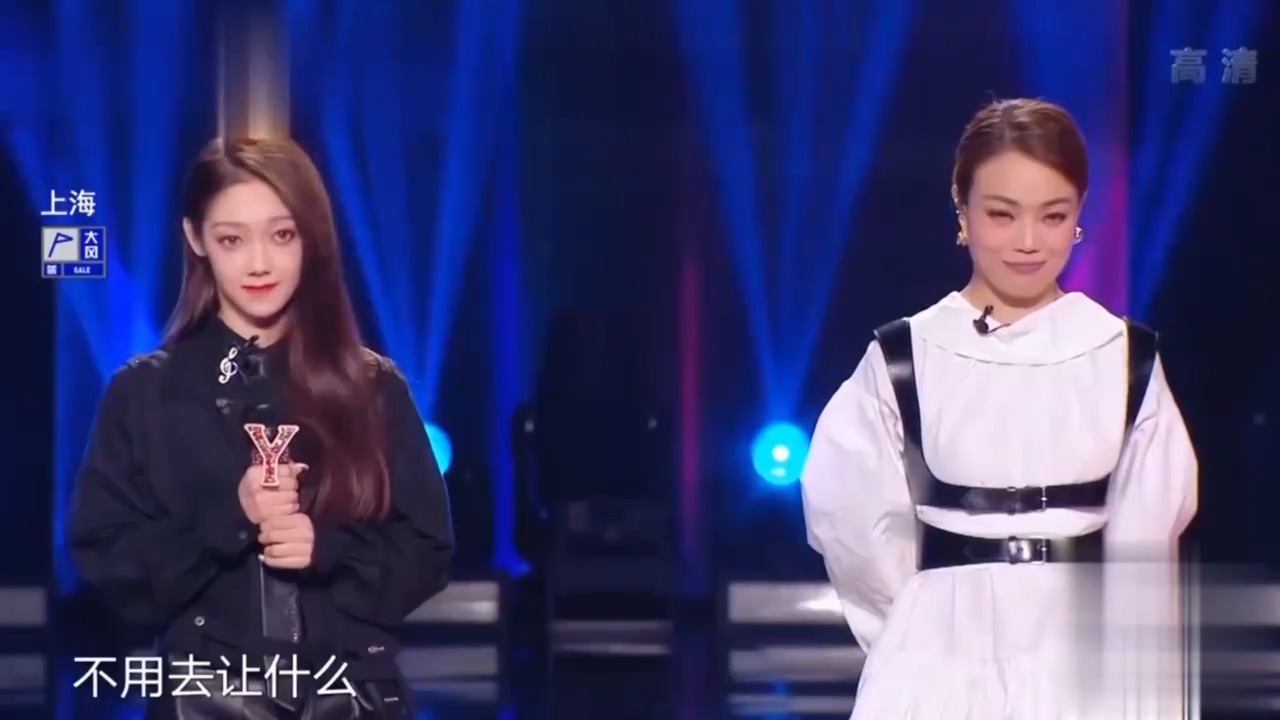 希林第一次唱粤语歌曲，李克勤都不停的夸赞，十分厉害