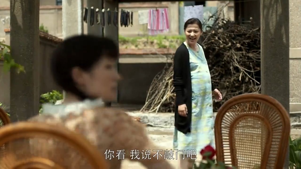 父母爱情：美女留长头发为好看，邻居大妈这么直接：剪了值不少钱