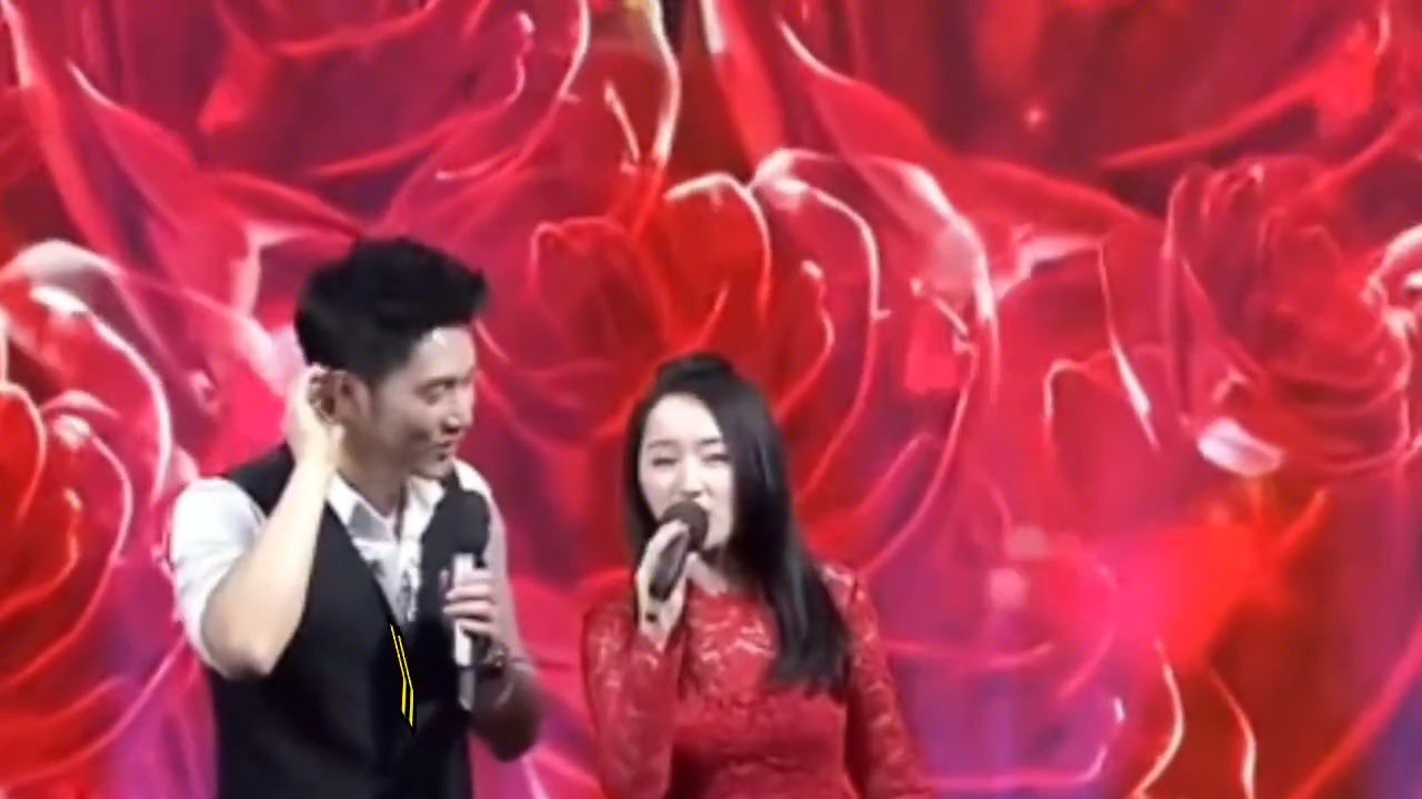 最近很火的一首情歌对唱《山坡坡》旋律优美，动感欢快，超好听！