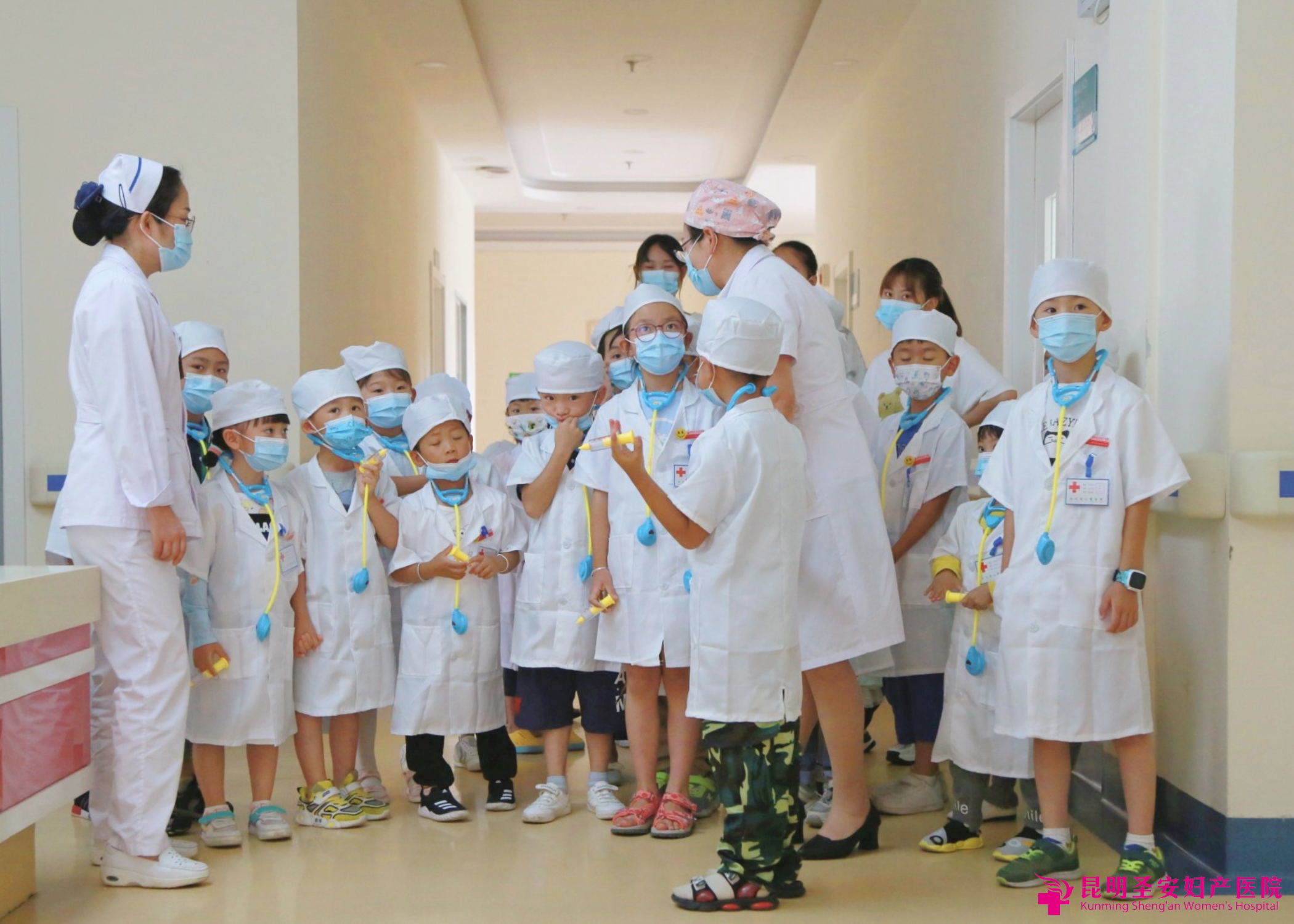 圣安小小医生体验营开课啦给孩子一场有趣的职业体验