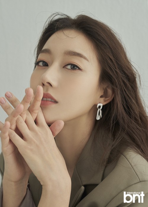 韩国女艺人吴胜雅最新杂志写真曝光