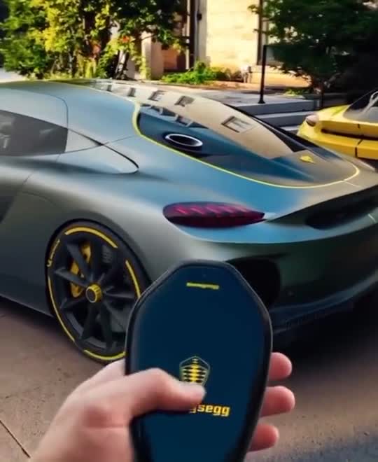 超跑来看看柯尼塞格的车钥匙有多大