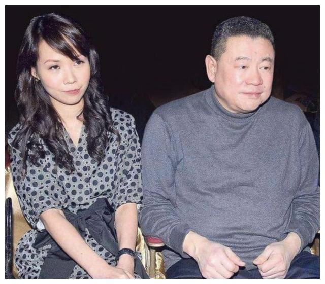 吕丽君为爱女办18岁生日派对,母女合照幸福洋溢,刘銮雄遗憾缺席